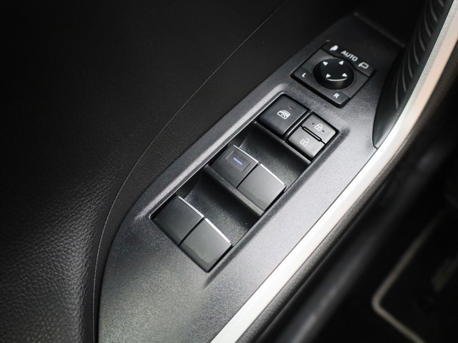 Auto afbeelding: 24