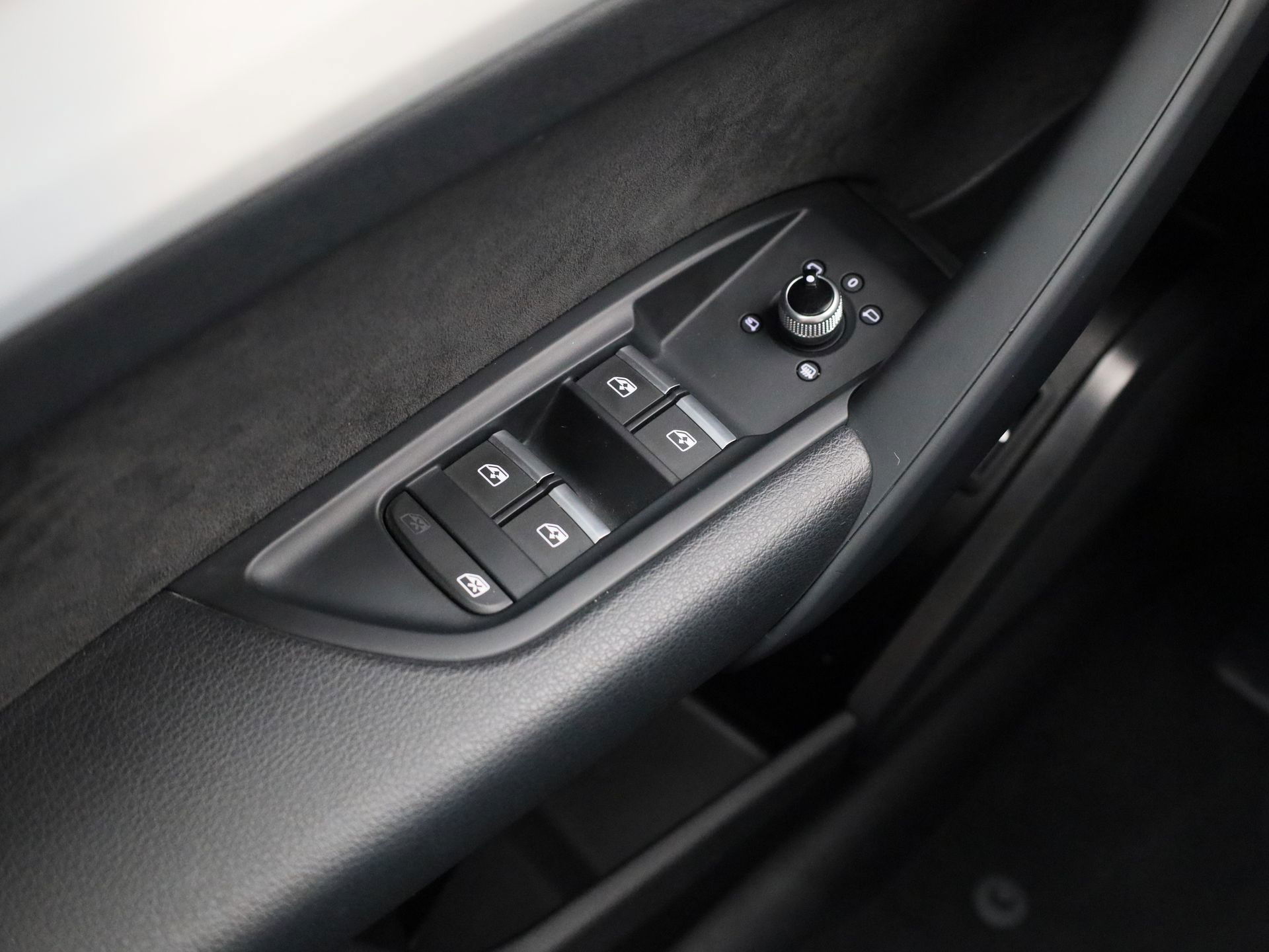 Auto afbeelding: 24