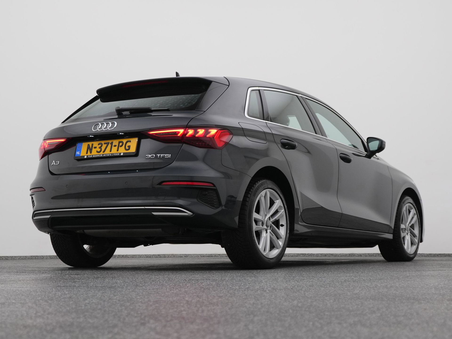 Auto afbeelding: 16