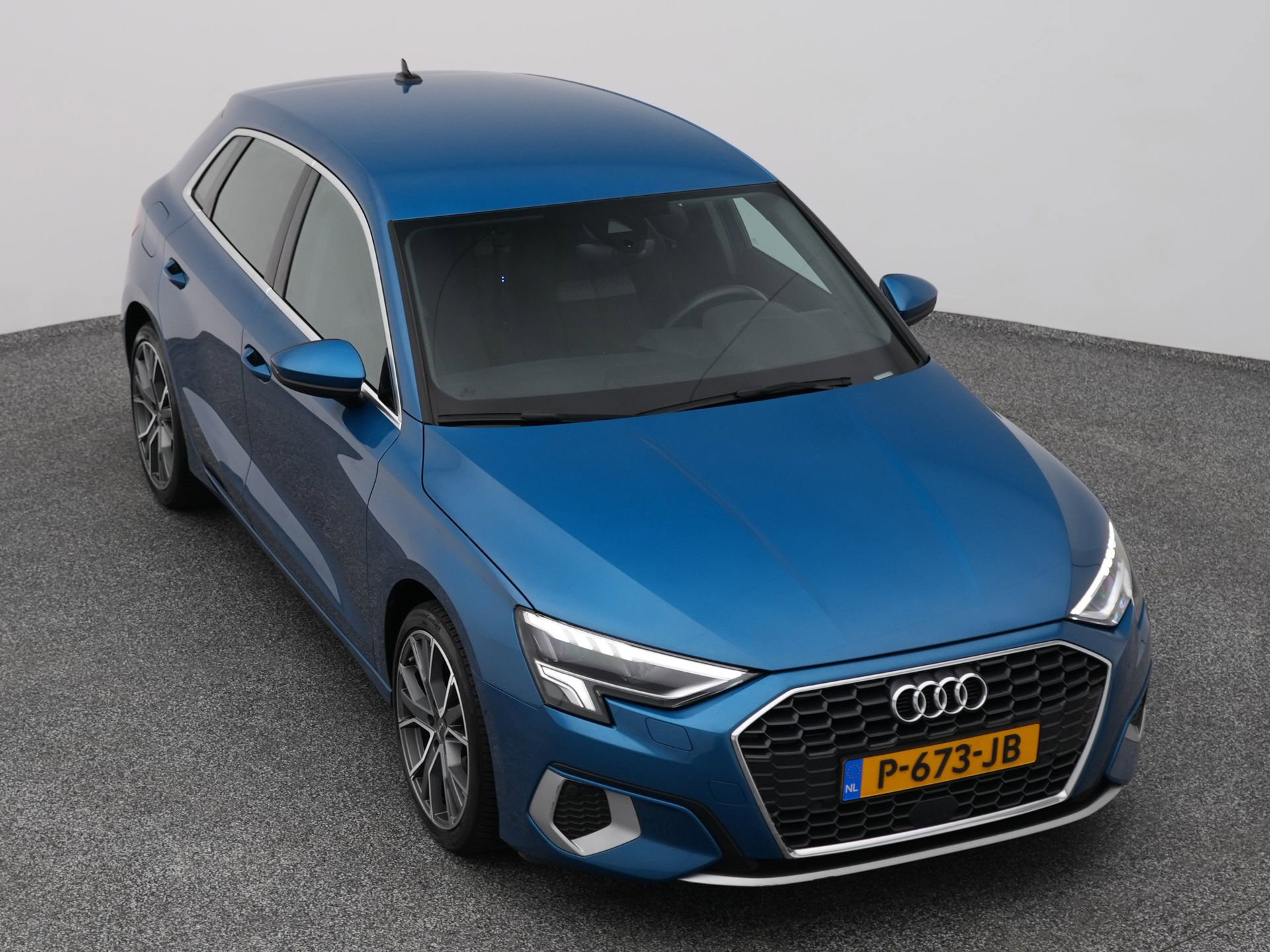 Auto afbeelding: 24