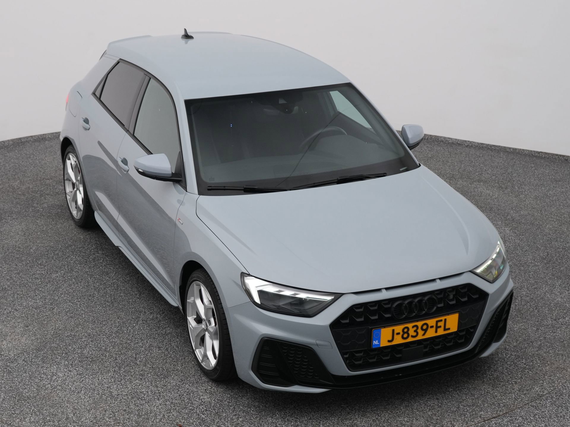 Auto afbeelding: 24