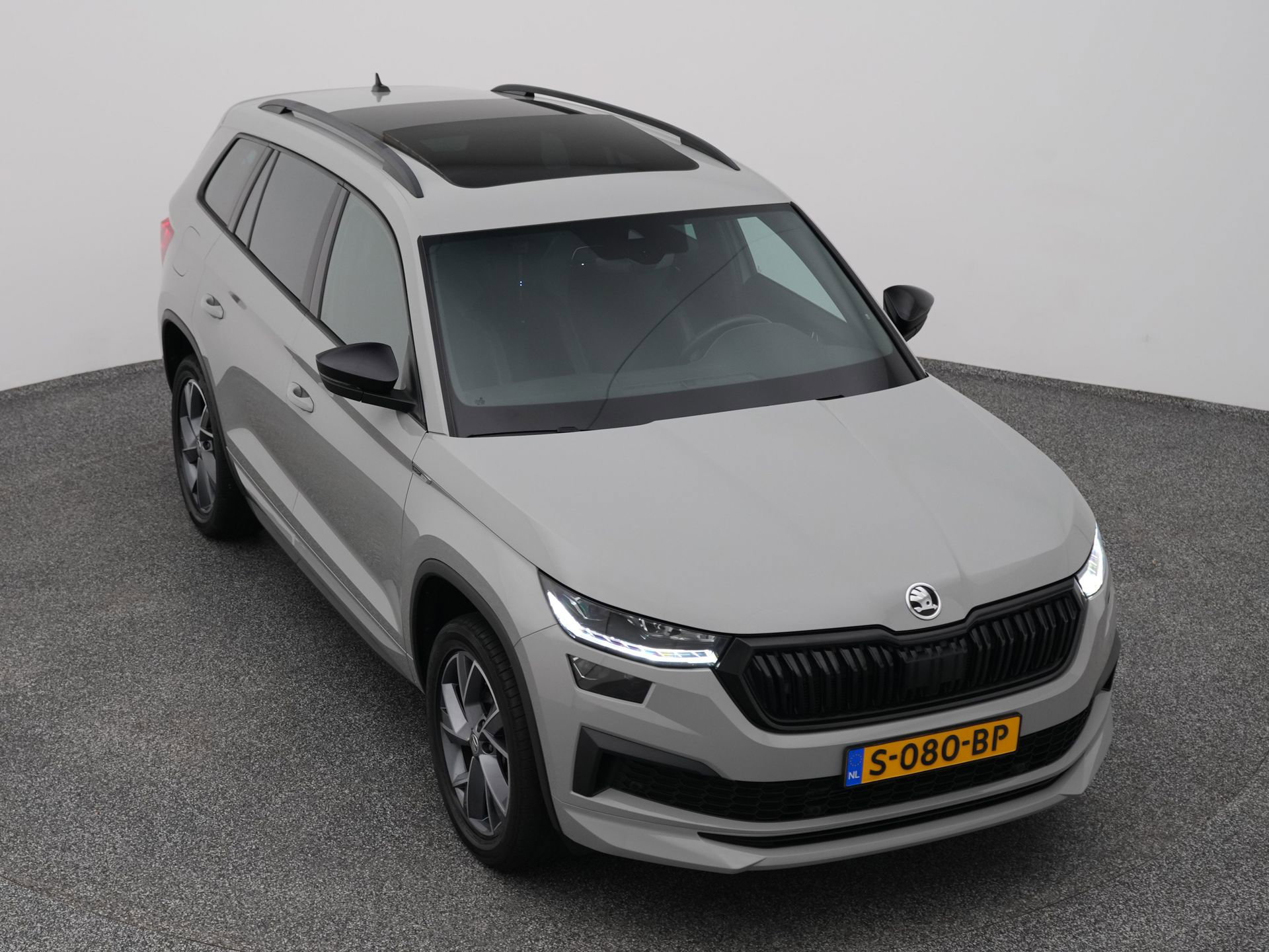 Auto afbeelding: 24
