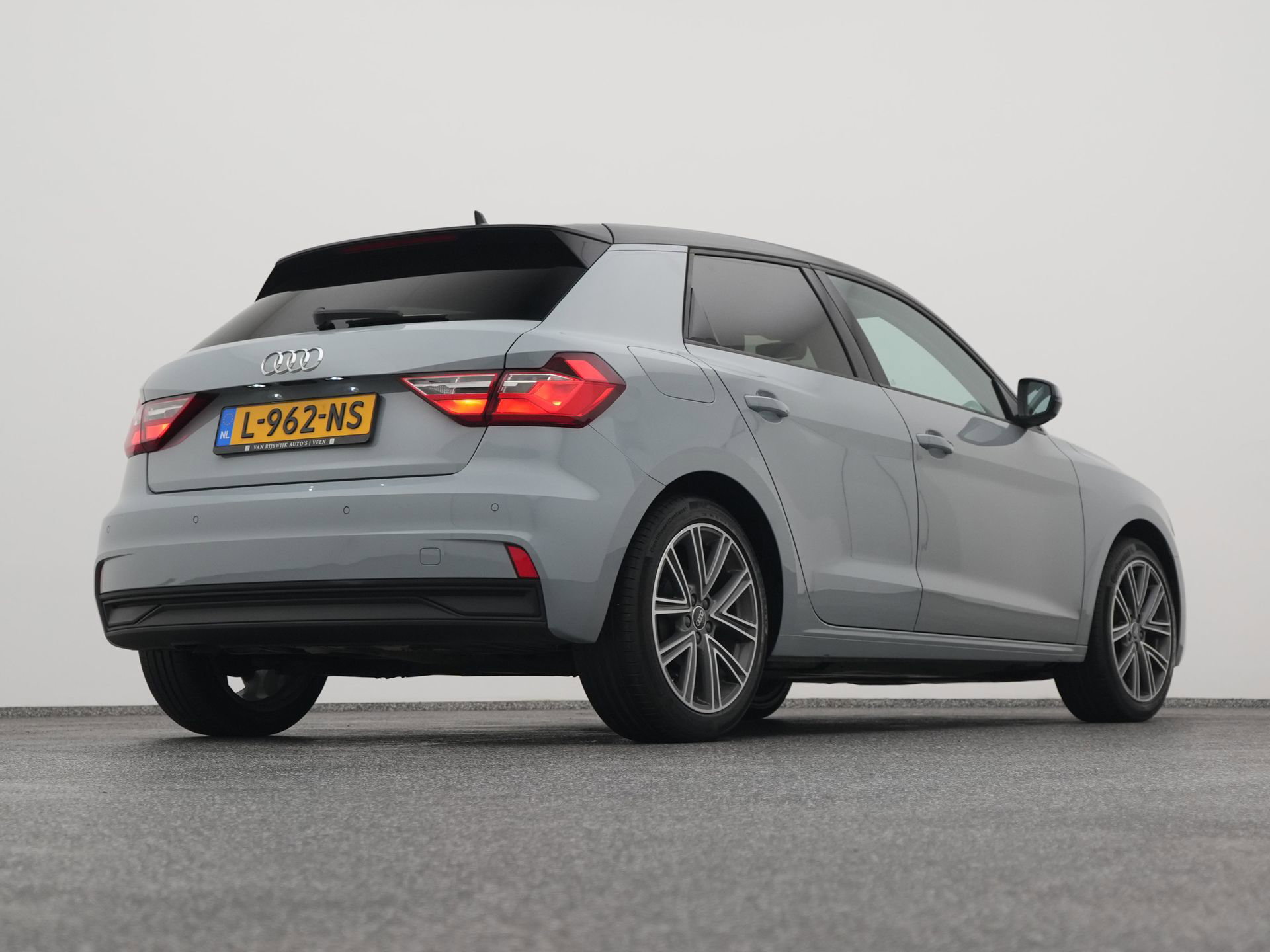 Auto afbeelding: 16